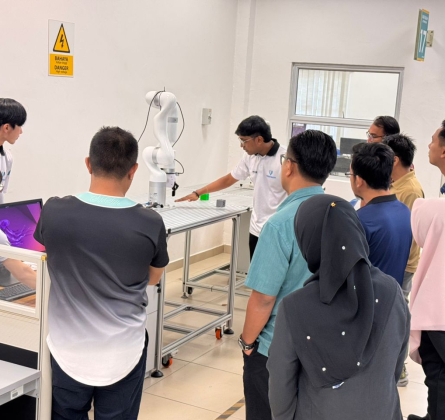 FTKPM Organizes Basic Robotic Arm Training Module for Staff